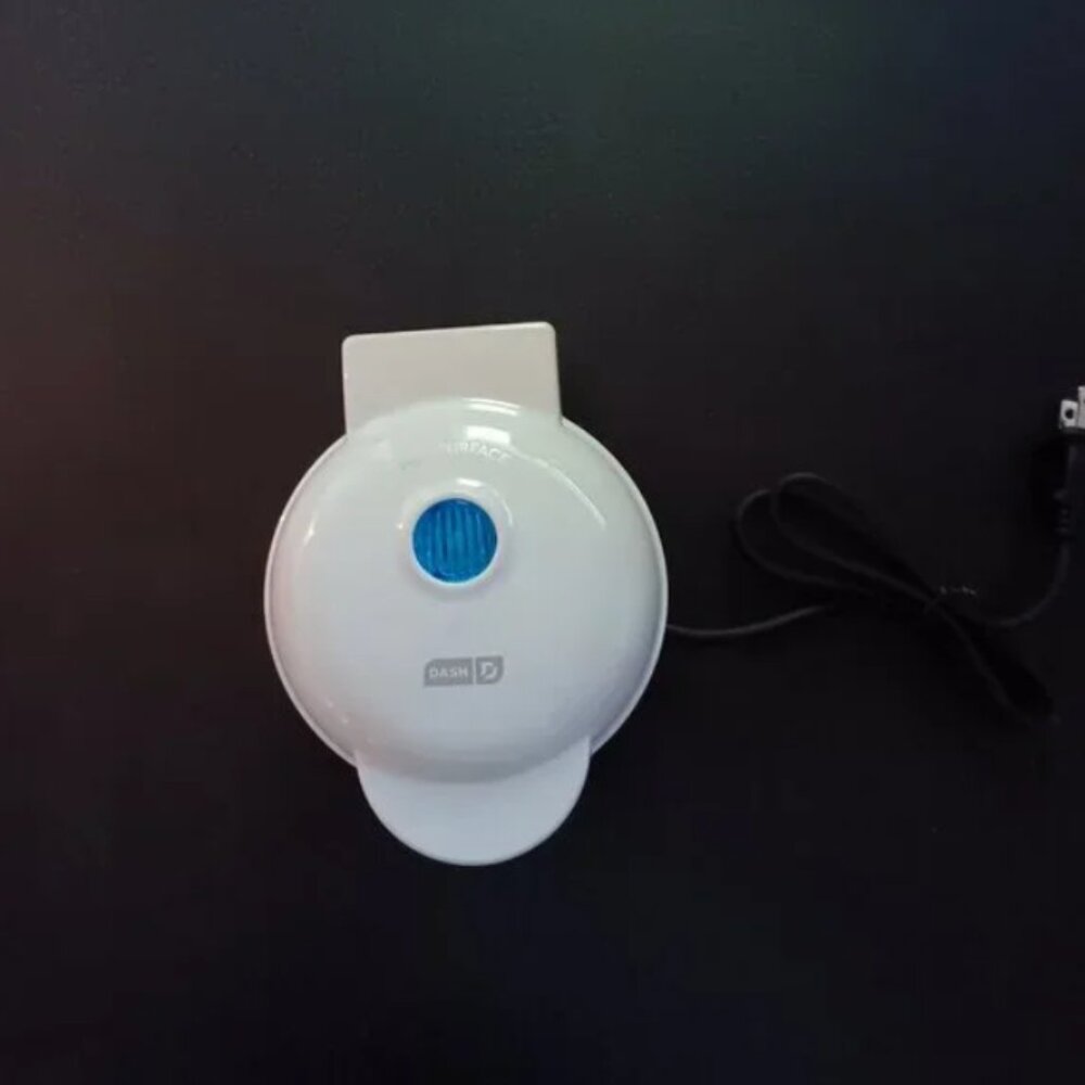 white dash mini waffle maker skull New With Out Box